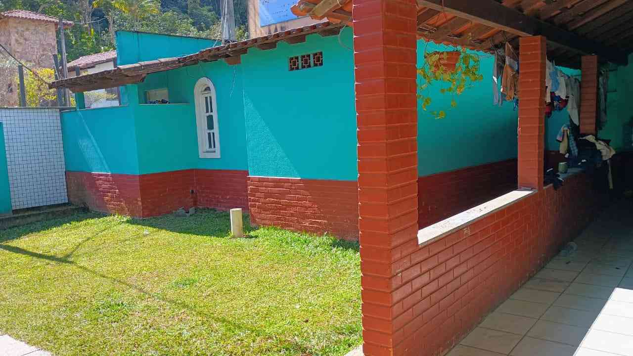 Lote com Duas casas uma Kitnet