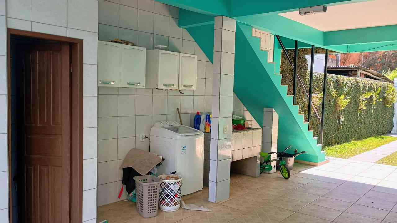 Lote com Duas casas uma Kitnet