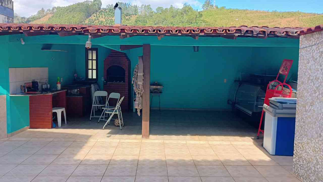 Lote com Duas casas uma Kitnet