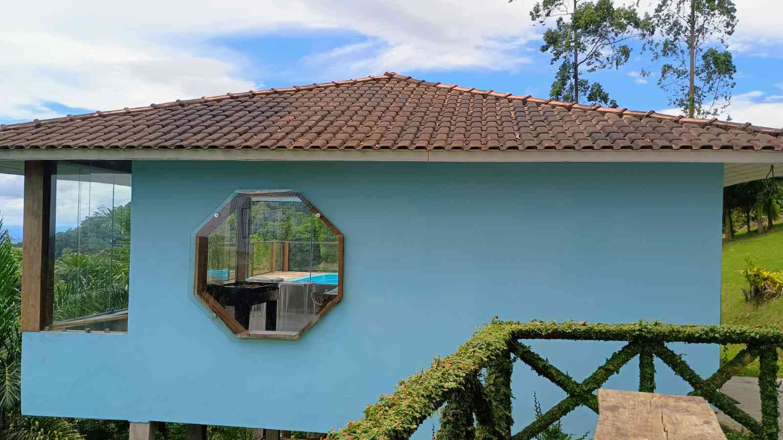 Terreno com 3 Chalés