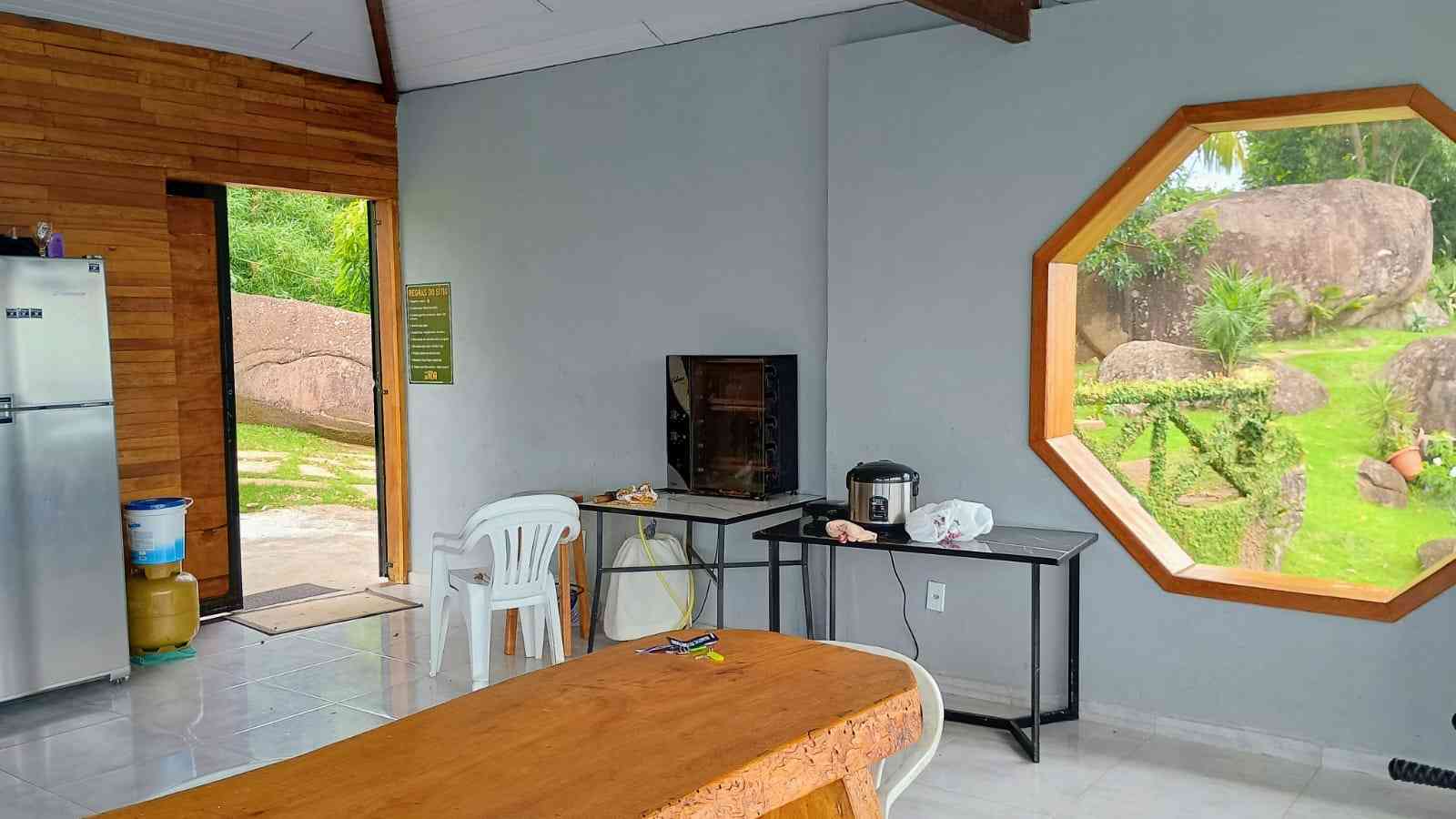 Terreno com 3 Chalés