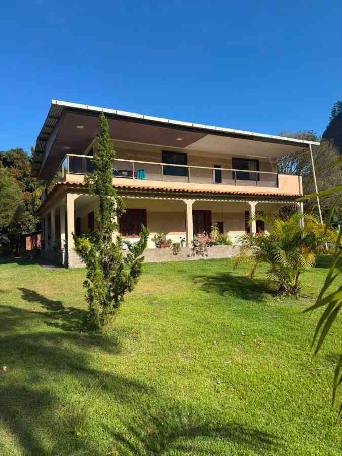 Propriedade com 2 Casas e 5.000 m² de Terreno à Venda em Pombal de Cima