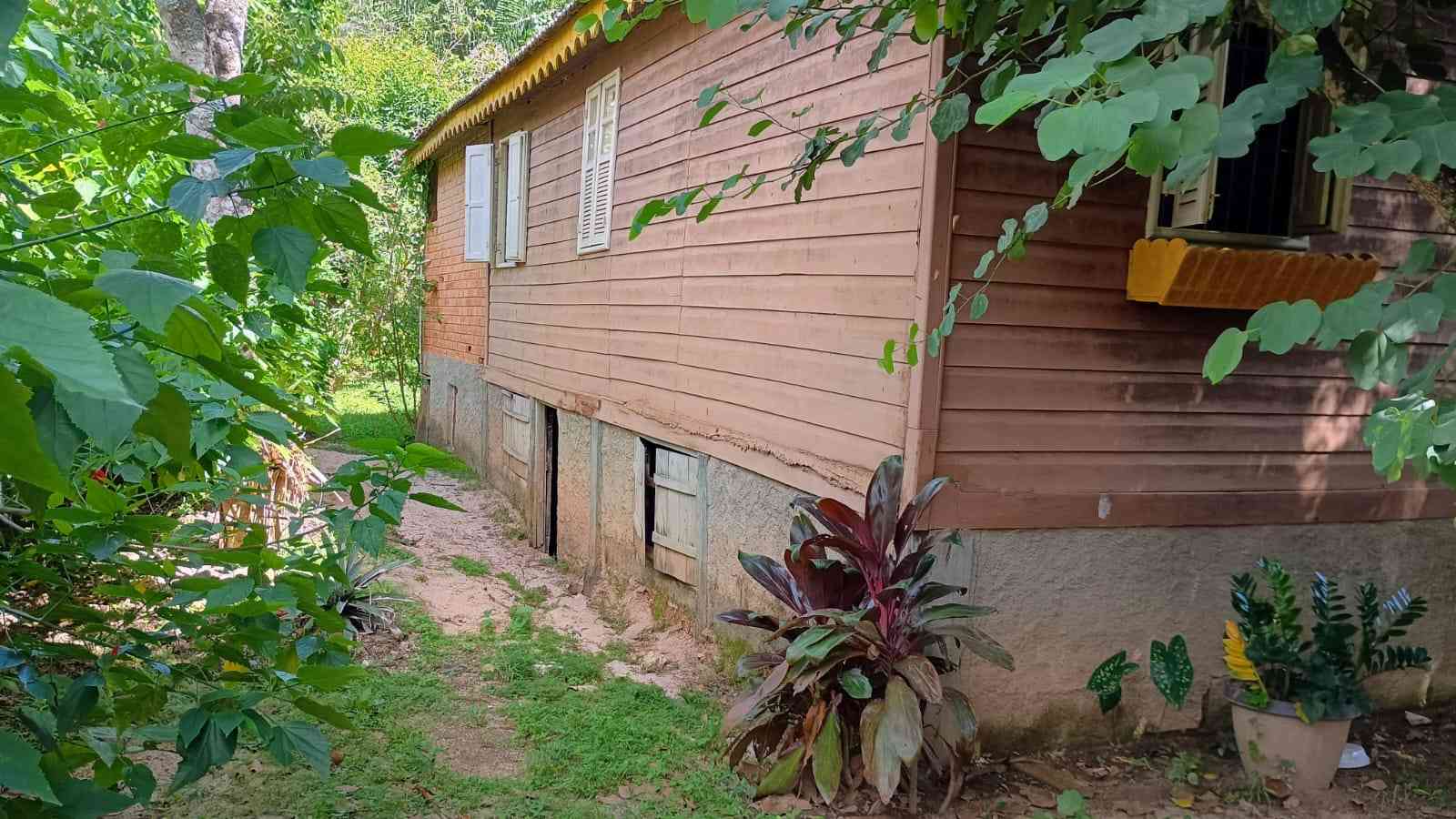 Chácara com Duas Casas