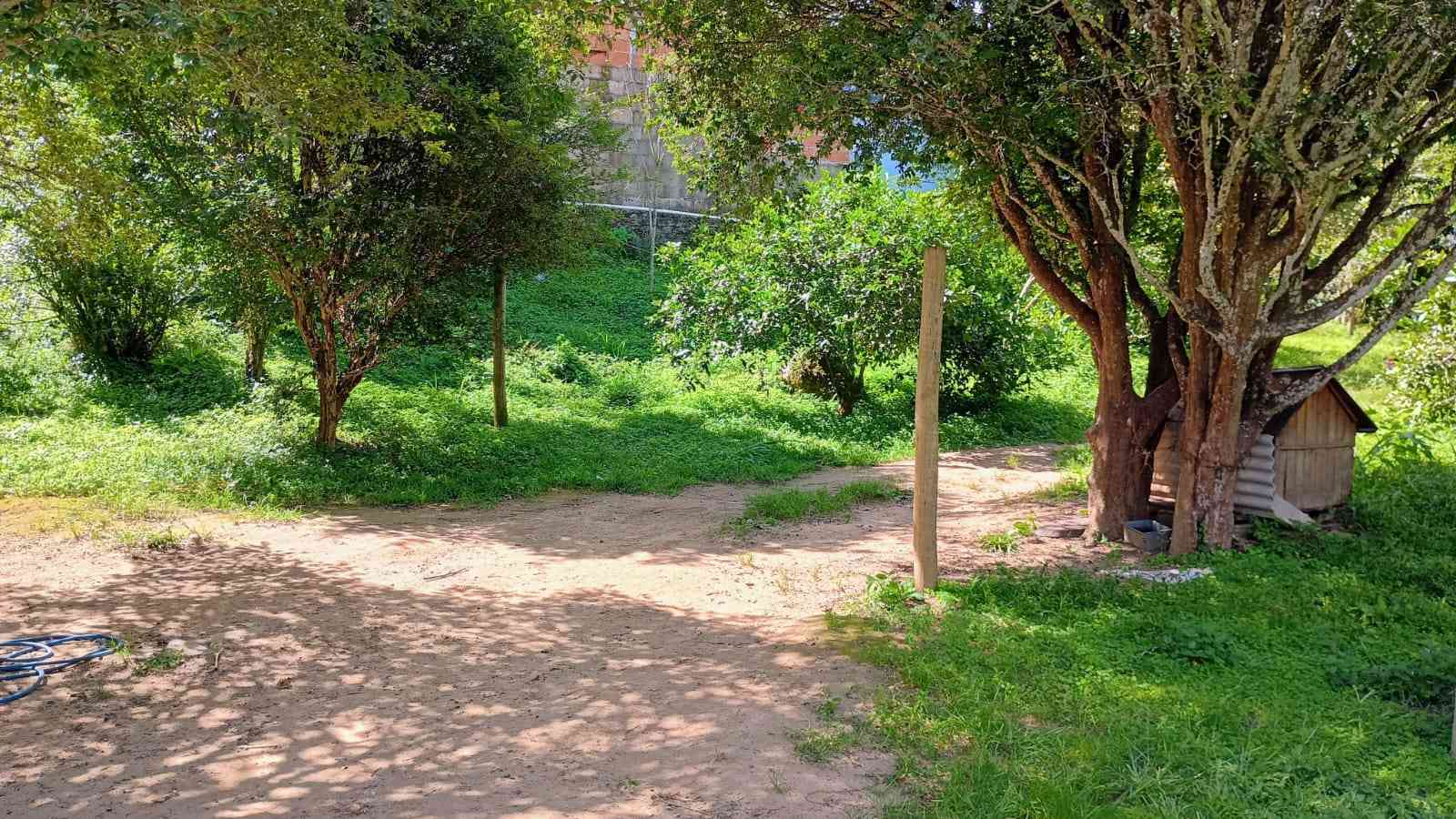 Chácara com Duas Casas
