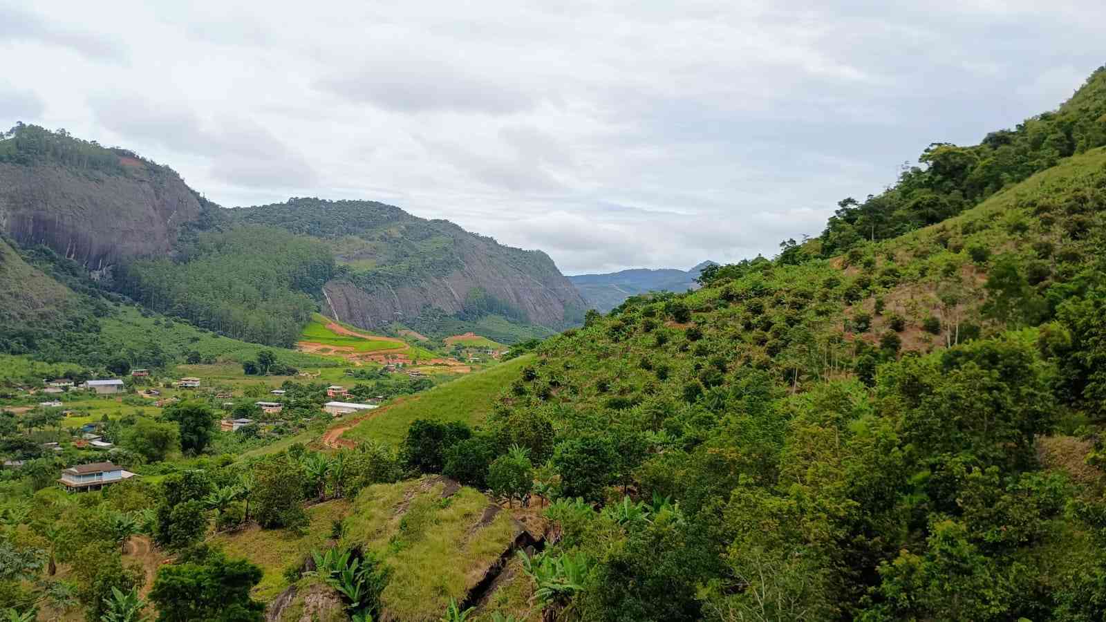 Terreno com Cachoeira