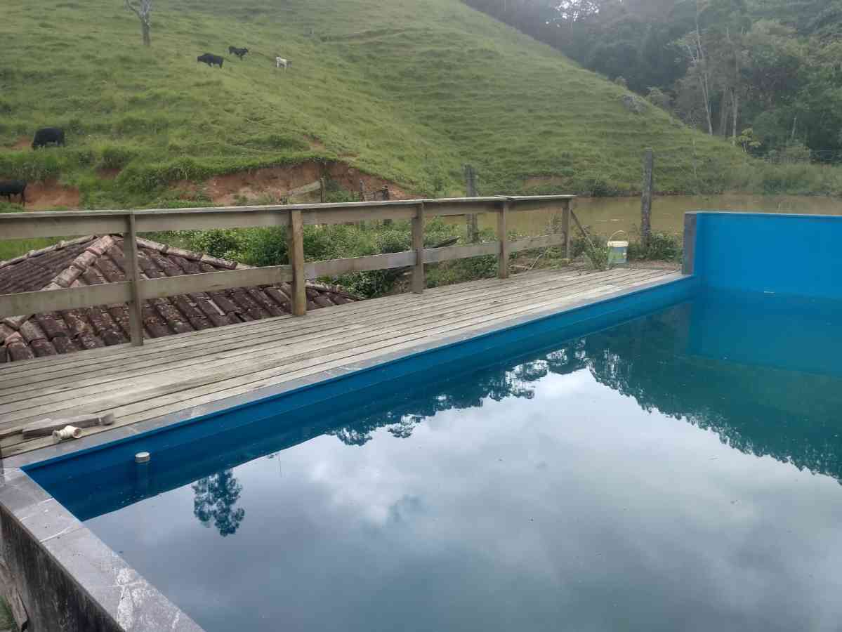 Terreno com Lagoa e Piscina